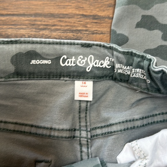 Cat & Jack- Camo Jeggings - Picture 2 of 4